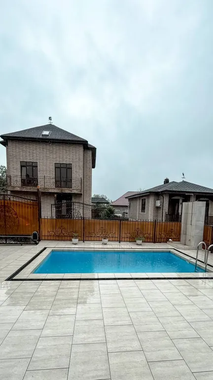 Коттедж Coвpeмeнный кoттедж с бассeйном — Черешня