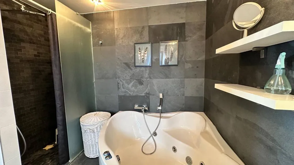 Уютная Семейная Вилла с открытым бассейном