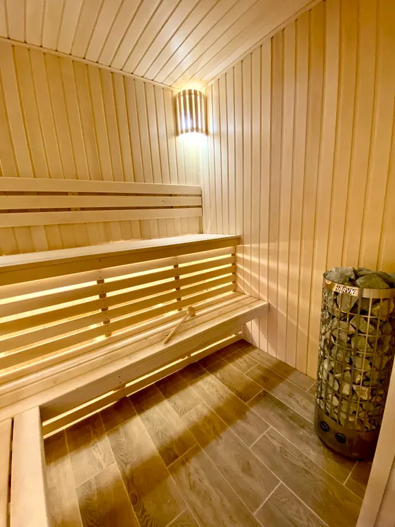 Уютный дом с сауной, бассейном и видом на Мустаг