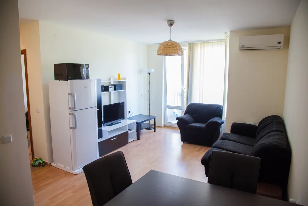 Двухкомнатная квартира у моря Чёрно-белая дача