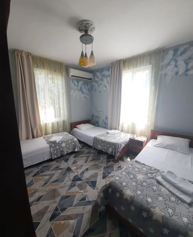 Квартира Трёхместный номер с тремя кроватями — аренда посуточно в Псырцха