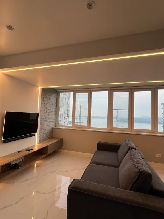 Апартамент с дизайнерским ремонтом с роскошным видом на Русский мост