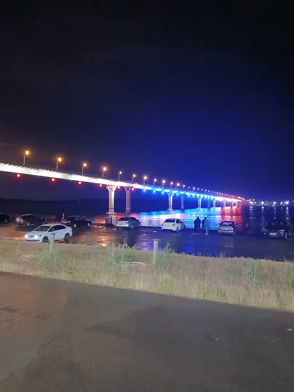 Жизнь с видом реку: огромная лоджия с панорамным остеклением в пол!