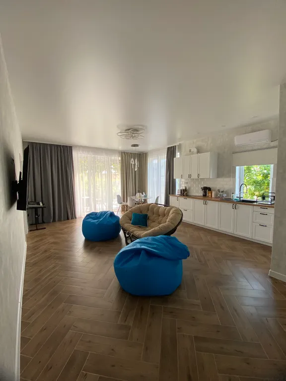 Уютный современный дом возле гор и моря