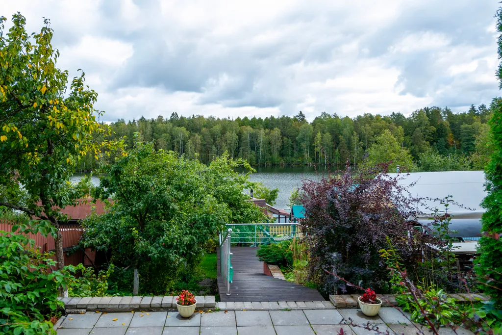 Коттедж на первой береговой линии с шикарным панорамным видом на озеро