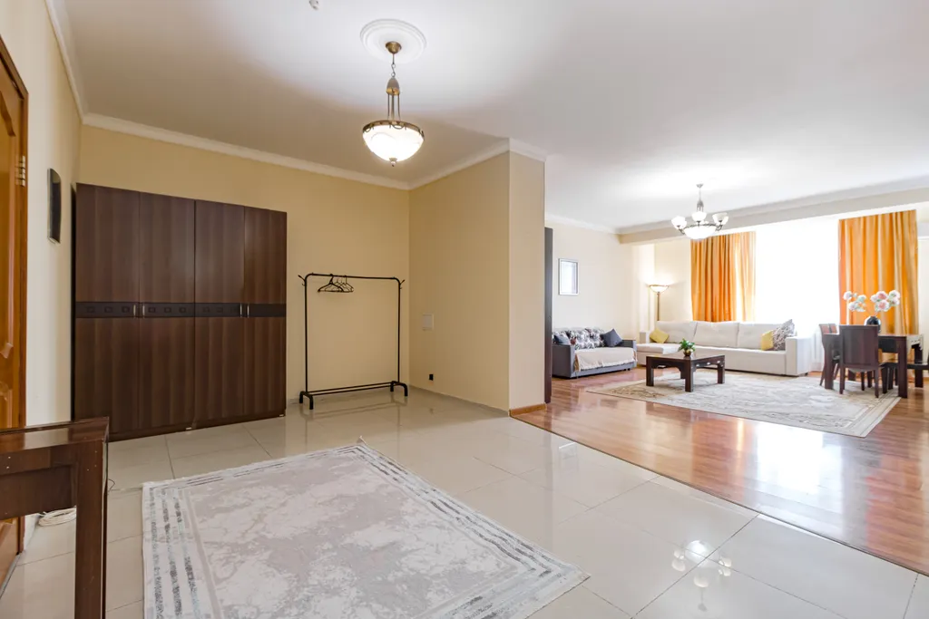 Квартира для большой компании с видом на Байтерек