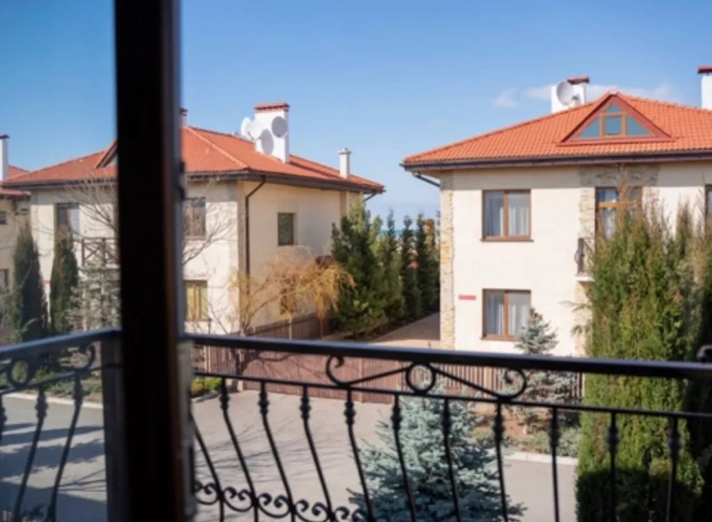 Апартаменты на первой линии Севастополь (Любимовка)