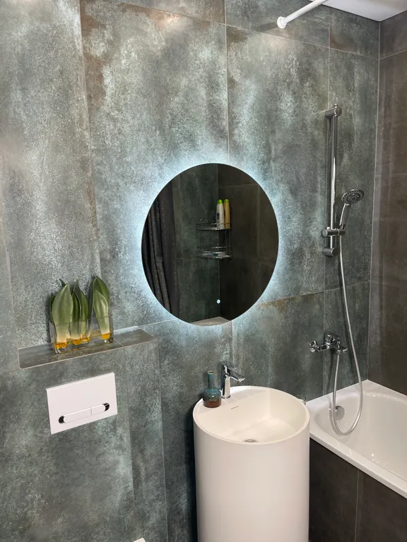 Роскошная уютная квартира с огромными окнами в тихий двор