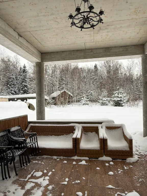 Милый тихий домик в лесу ждет Вас