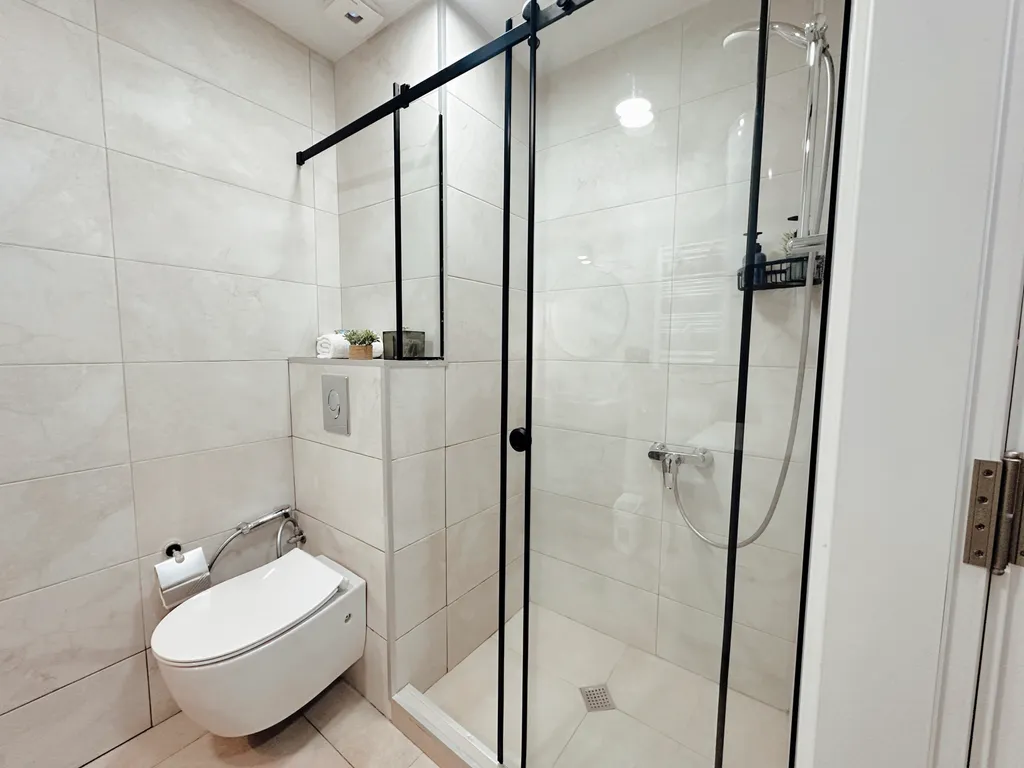 Апартаменты с отдельной спальней на берегу моря