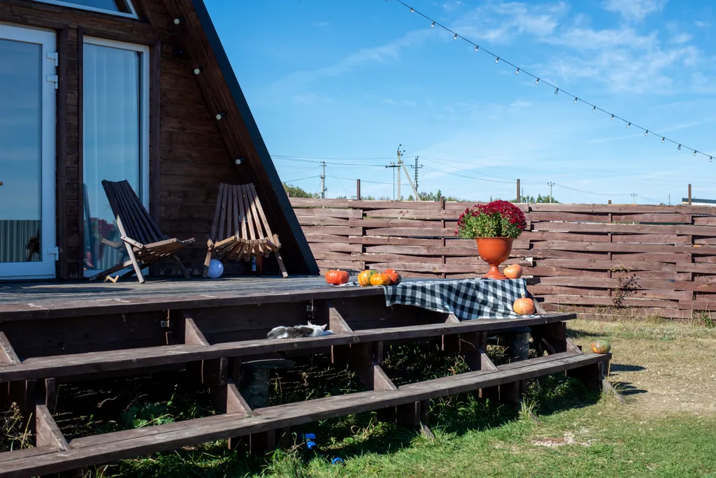 Треугольный дом