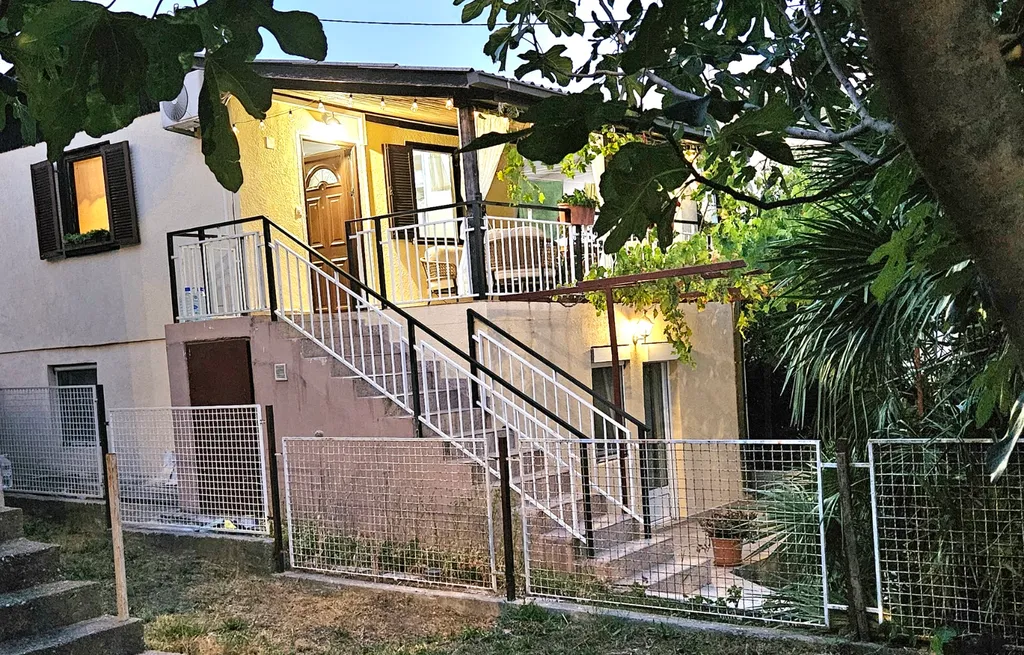 MonteBar1 часть дома с отдельным входом