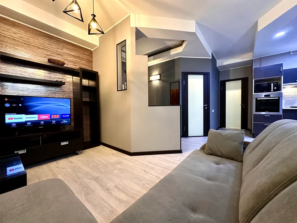 Двухкомнатная студия. Идеальная локация. Парковка во дворе.