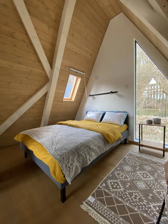 Уютный альфа домик в лесу