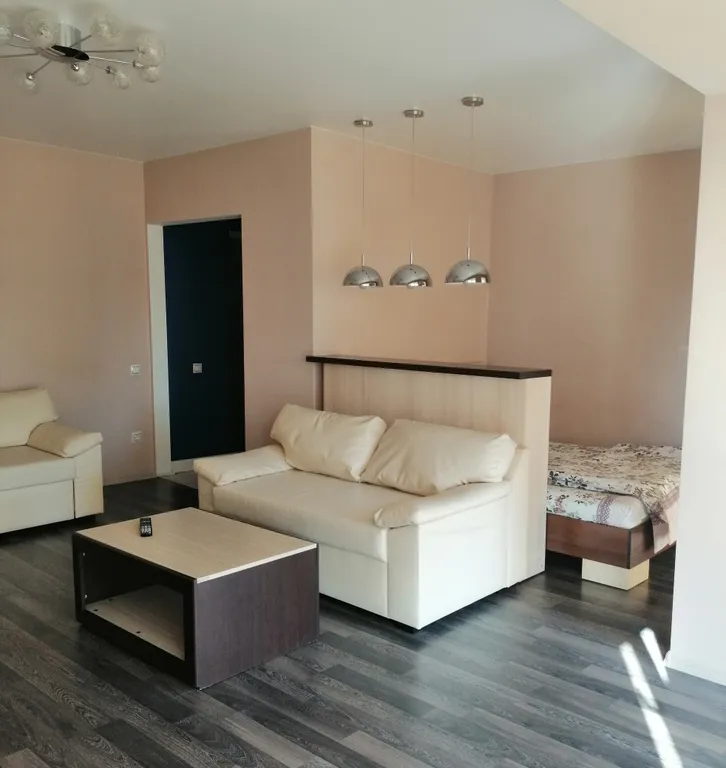 Уютная квартира с панорамными окнами и кондиционером