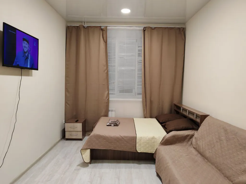 Светлая квартира с большими окнами и высокими потолками