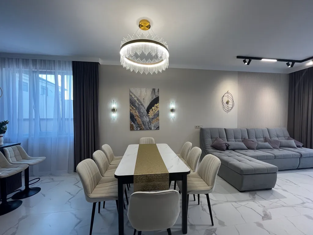 Новый дом с бассейном