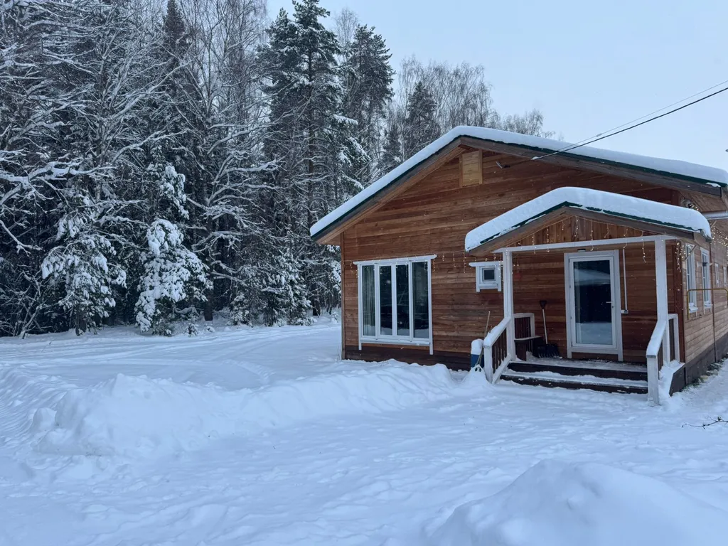 Дом на опушке с баней и видом на лес