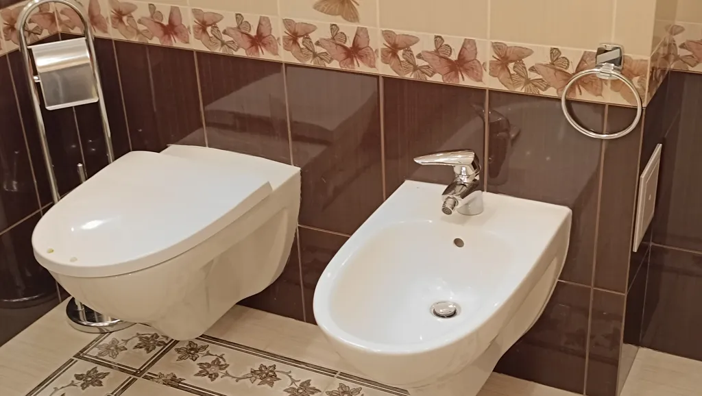 Квартира с камином и большой столовой комфорт-класса