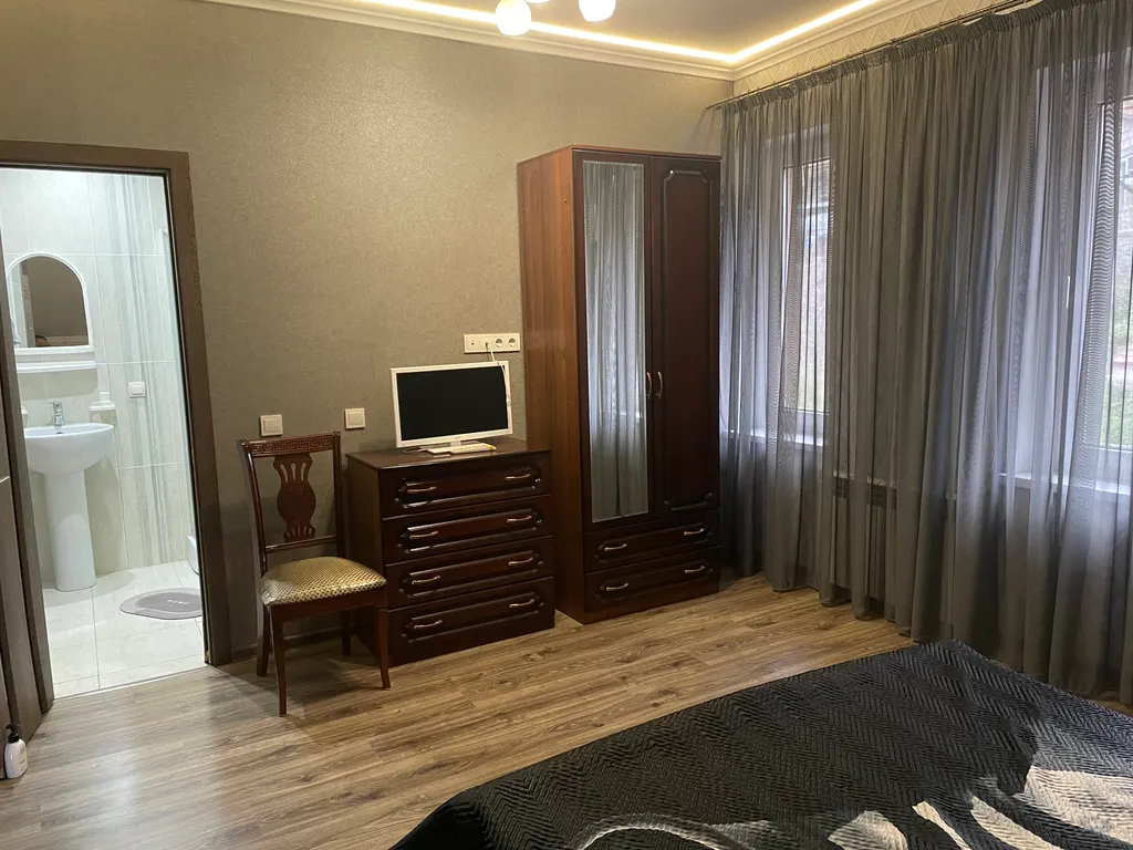 SPA-дом в Ялте. Бассейн круглый год, сауна, 10 соток рая+треккинг.