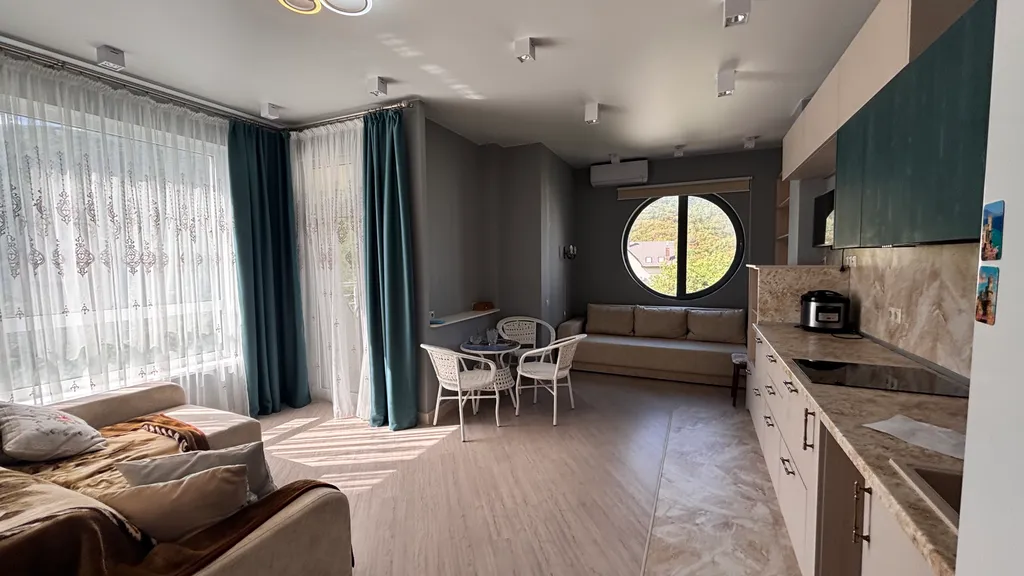 Квартира у Ласточкиного гнезда