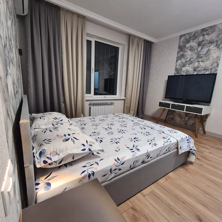 Рядом есть акимат, парки