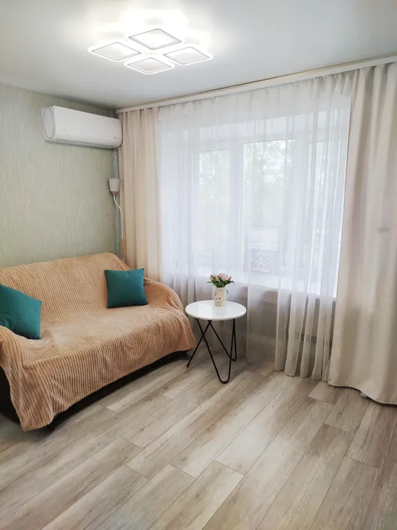 Рядом с двумя вокзалами