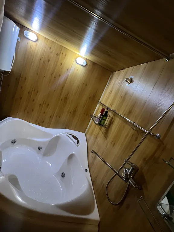 Студия с баней и джакузи