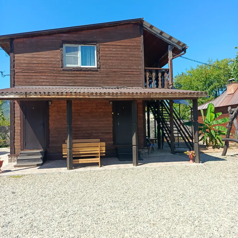 Номер у реки Дах с видом на горы