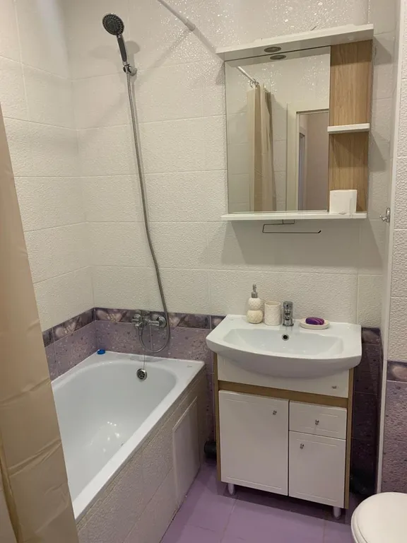 Шикарная однокомнатная квартира в 2-х минутах от остановки.