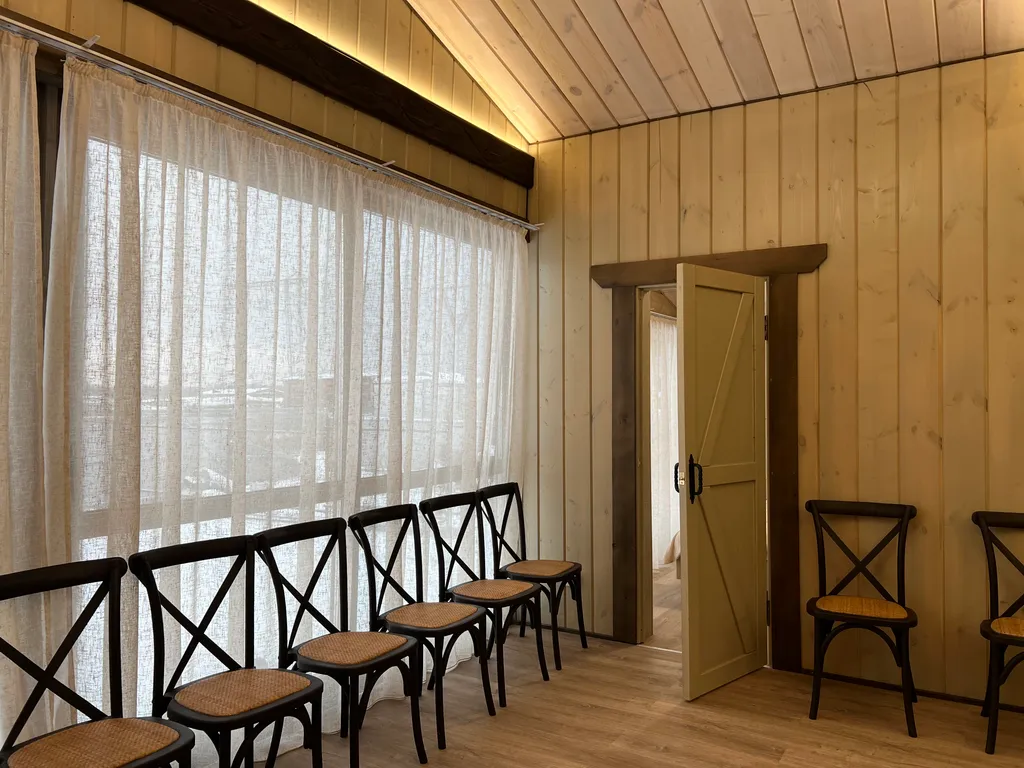 Шале с банкетным залом в черте города