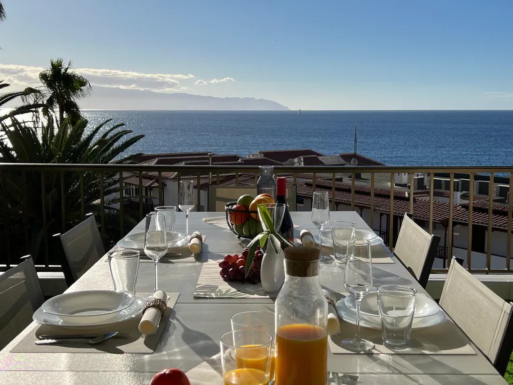 PaulMarie Superior Ocean Lounge