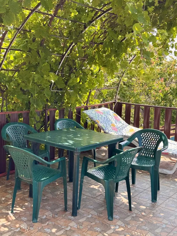 Уютный номер с верандой и видом на море