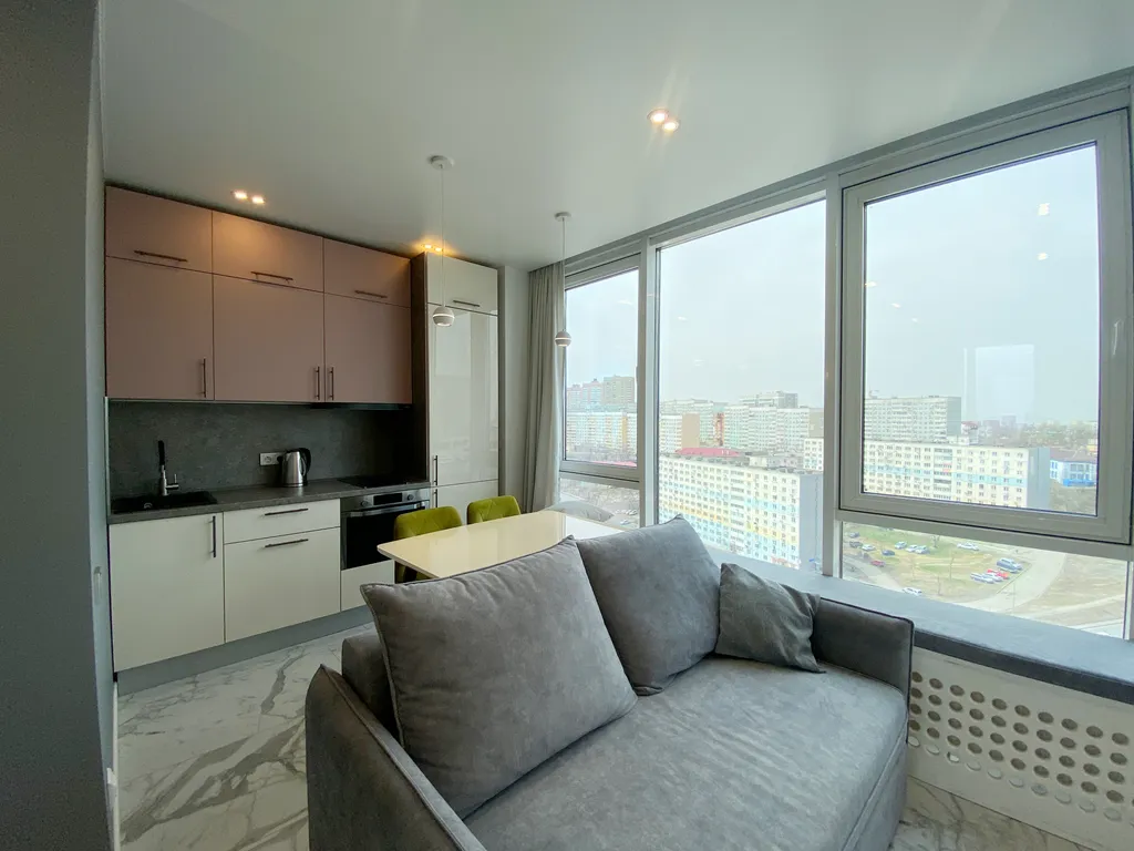 Прекрасная светлая студия у бухты Золотой рог