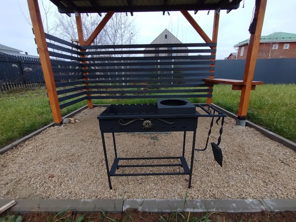 Стильный барн с крытой мангальной зоной