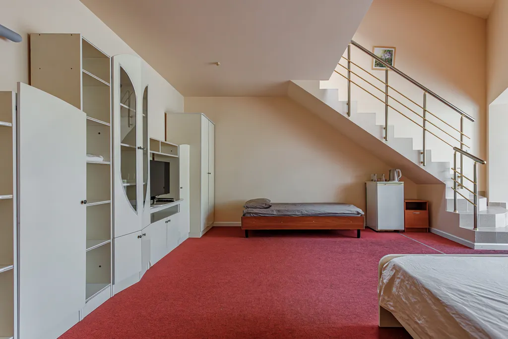 Большой двухэтажный номер с балконом и джакузи