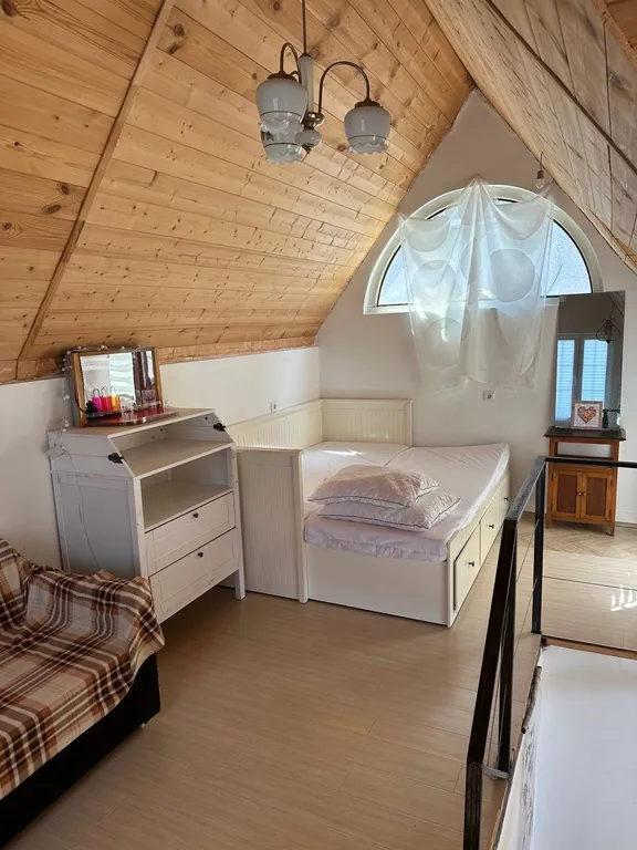 Коттедж Отдельно стоящий домик с балконом и выходом во дворик — Геленджик