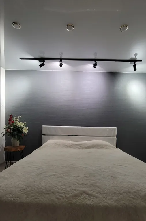 Уютная квартира с панорамными окнами и джакузи