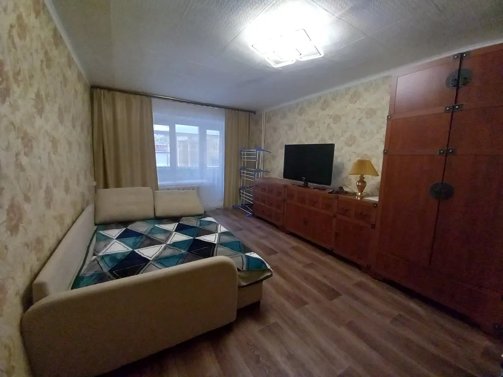 Просторная двухкомнатная квартира на 1ом этаже по Тихонова