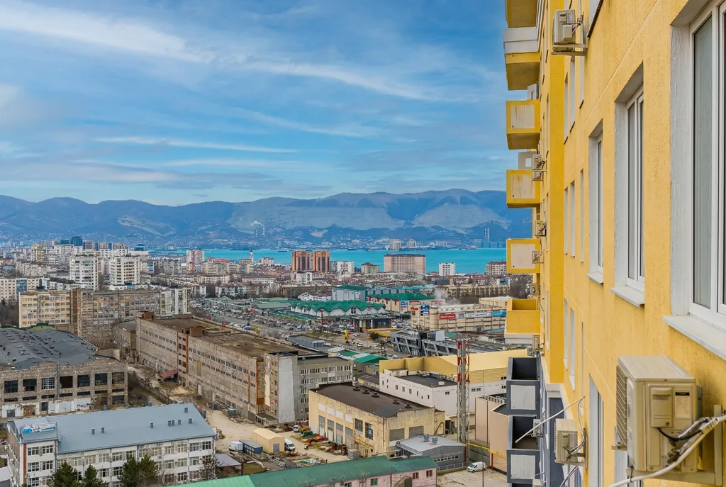 Квартира Светлая и просторная квартира от LetoApart — Новороссийск