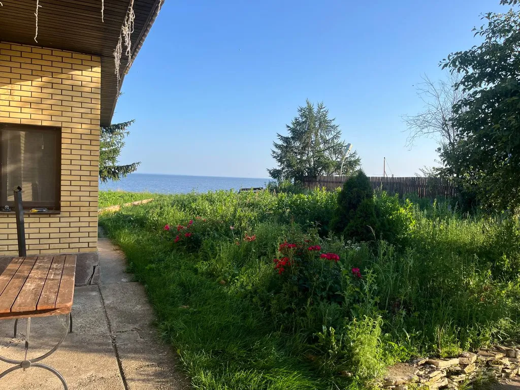 Дом на берегу Камского моря