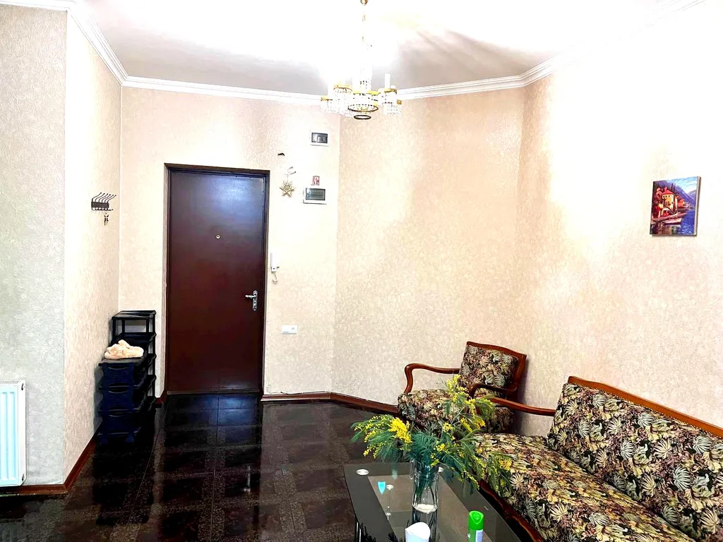 Большая и просторная квартира с двумя балконами в центре