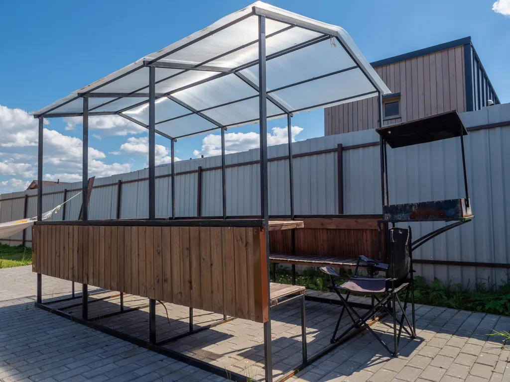 Уютный дом у озера