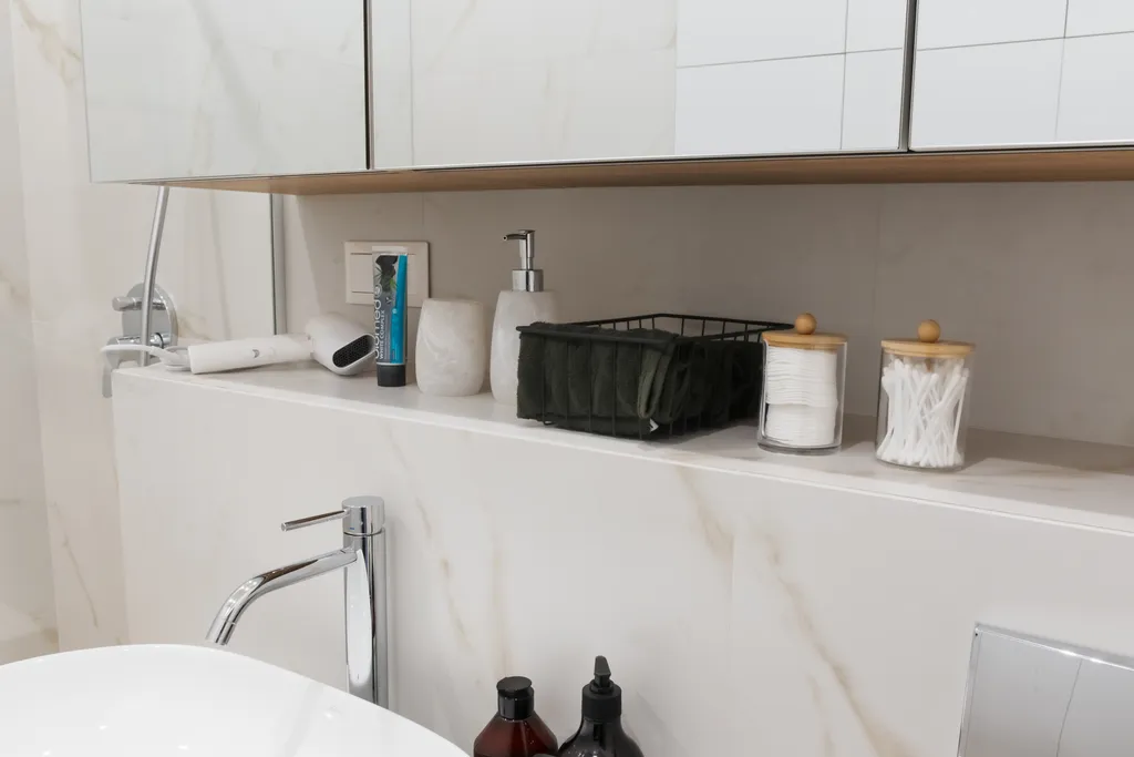 Новая дизайнерская квартира с видом на пруд