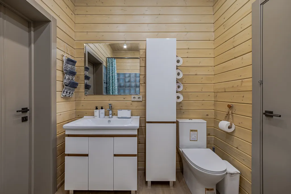 Дом у озера с чаном