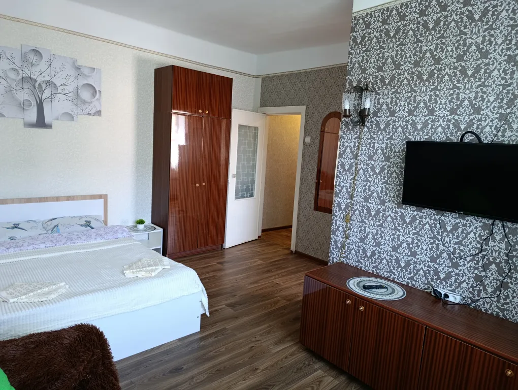 Светлая, уютная, благоустроенная квартира в центре города с балконом