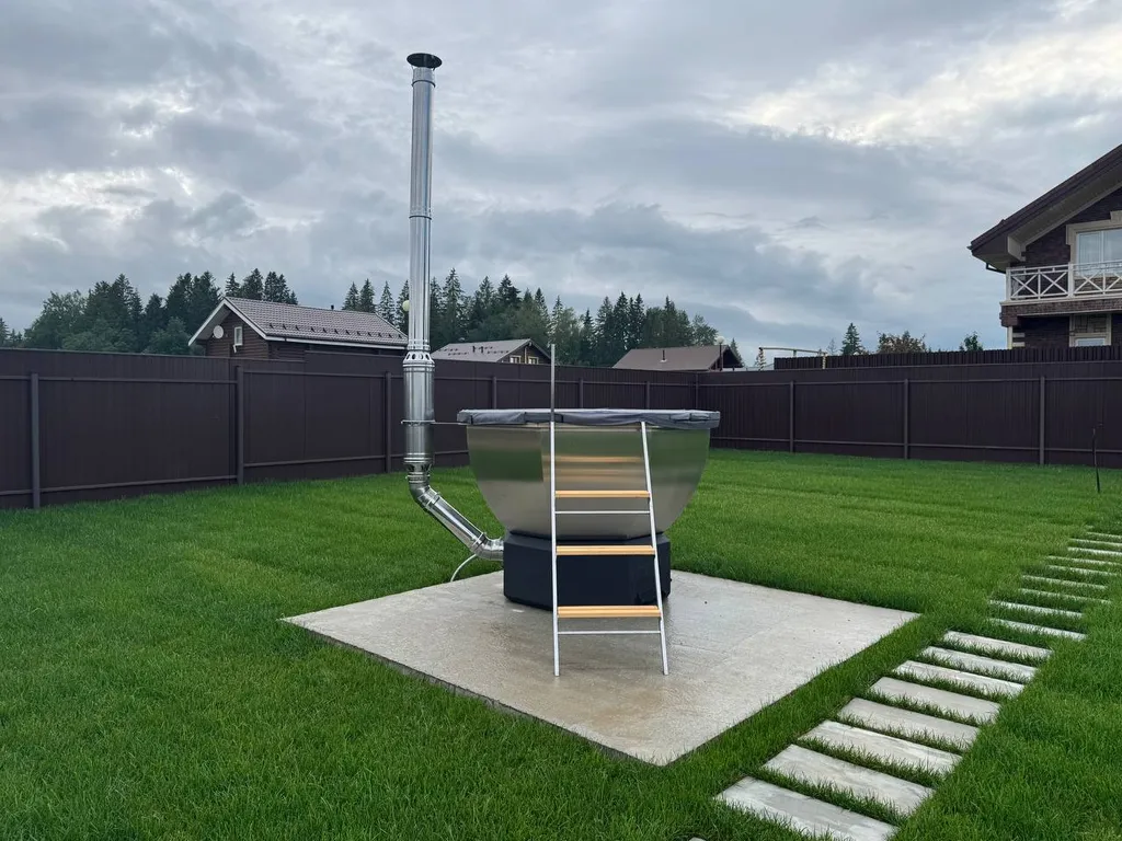 Дом у озера с чаном