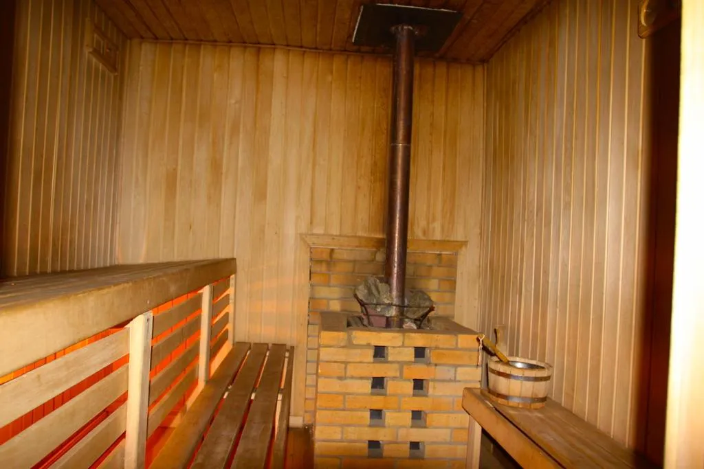 Уютный коттедж с бассейном на берегу реки Волга