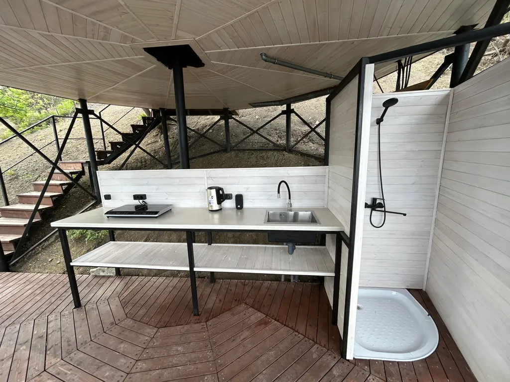 Купольный дом у моря