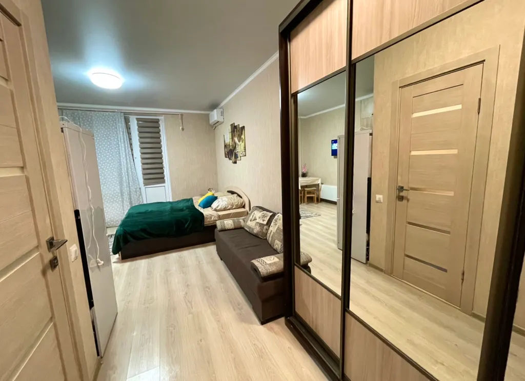 Квартира с кроватью и с диваном